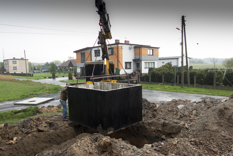 insert concrete septic septic tank to earlier dug down